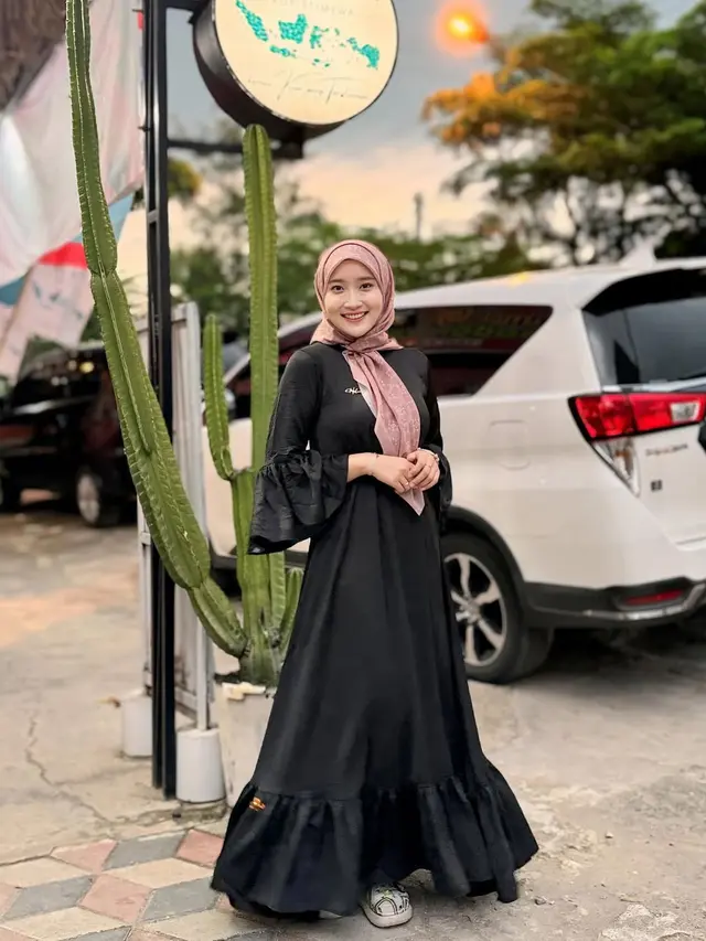 Potret Long Dress ala Yeni Inka