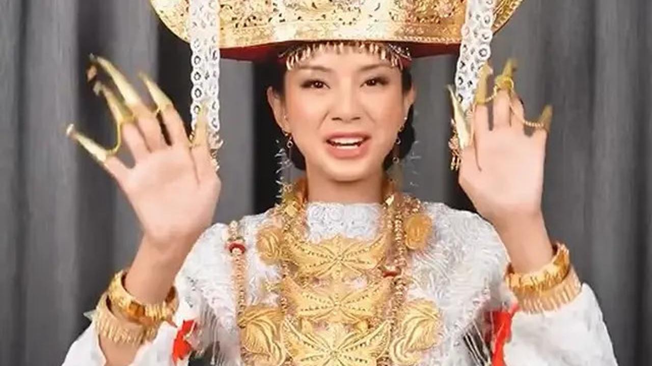 7 Potret Kirana Larasati Kenakan Busana Adat dari Berbagai Daerah di Indonesia, Ekspresikan Kebanggaan