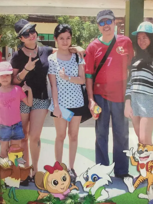 Setelah pertemuan itu, keduanya lantas membuat janji untuk saling mengenal lebih jauh. Sekitar setahun kemudian, pasangan ini lantas pacaran. Suka belajar menjadi salah satu alasan pemeran sinteron Tersanjung itu. (dok. Pribadi)