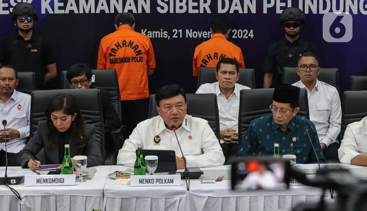 Menko Polkam, Budi Gunawan menyebut dari 8,8 juta pemain pemain judi online di Indonesia, terdapat 97 ribu anggota TNI-Polri dan 1,9 juta pegawai swasta yang bermain judi online. (Liputan6.com/Angga Yuniar)