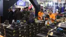 Pengunjung memadati area pameran produk kegiatan luar ruang Indonesia Outdoor Festival (Indofest) 2020 di JCC Senayan, Jakarta, Kamis (12/3/2020). Pameran hingga 15 Maret 2020 itu menampilkan berbagai macam produk kegiatan luar ruang dengan berbagai merek dengan diskon. (Liputan6.com/Angga Yuniar)