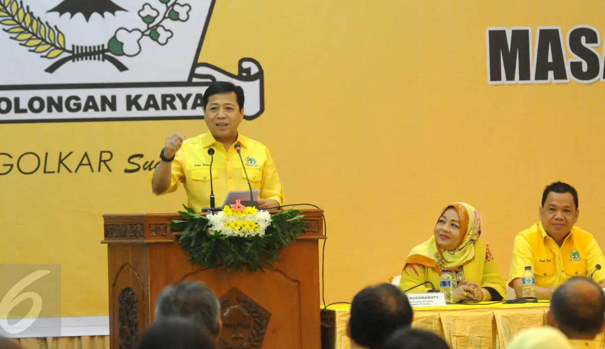 Ketua Umum Terpilih Golkar Periode 2016-2019 Setya Novanto saat memberikan sambutan di DPP Golkar, Jakarta, Senin (30/5). Partai Golkar mengumumkan struktur pengurus DPP Partai Golkar Masa Bakti 2016-2019.(Liputan6.com/Helmi Afandi)