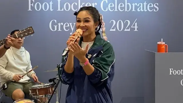 Andien Saat Perayaan "Grey Days"