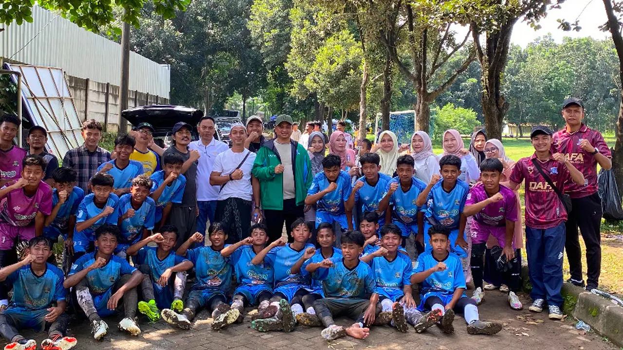 Tim sepak bola Pesantren Darul Amanah, Darul Amanah FC, turun berlaga dalam ajang Youth Tournament yang digelar di Lapangan Trisakti, Nagrak, Cibubur, mulai Senin, 30 Juni 2025. (Istimewa)