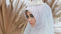 Ketika tampil mengenakan hijab, pedangdut asal Banyuwangi, Jawa Timur ini pun mendapatkan banjir pujian. Banyak penggemarnya yang mendukung perubahan penampilannya tersebut. (Liputan6.com/IG/@3day_creative)
