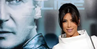 Belakangan ini Kim Kardashian sedang fokus mendampingi suaminya yang tengah menjalani pengobatan intensif. Mengerti kondisi kesehatan suaminya saat ini, Kim khawatir mempertemukan anak-anaknya dengan Kanye. (AFP/Bintang.com)