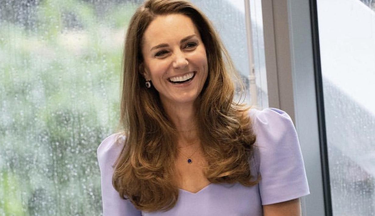 Kate Middleton datang ke Studion Wembley bersama Pangeran William dan Pangeran George pada Selasa malam waktu setempat, menyaksikan laga Inggris melawan Jerman di Euro 2020/dok. (Instagram @royalfamily)