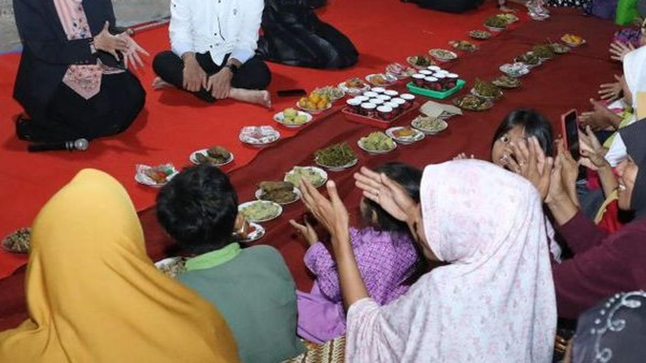 Potret Ganjar Menginap di Rumah Buruh Serabutan, Ngopi Lesehan dan Nyanyi Lagu 'Ojo Dibandingke
