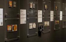 FOTO: Melihat Pameran Retrospektif 50 Tahun God Bless, Tampilkan Koleksi Karya dan Kostum
