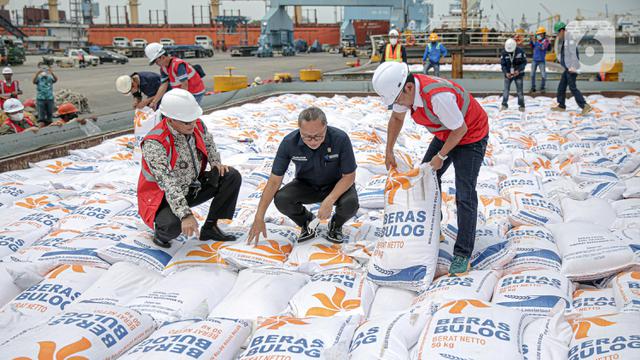 Budi Waseso dan Zulkifli Hasan Tinjau Kedatangan Beras Impor di Pelabuhan Tanjung Priok