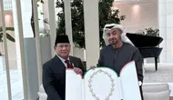 Menteri Pertahanan RI Prabowo Subianto menerima anugerah 'Zayed Medal' dari Presiden Uni Emirat Arab (UAE), Yang Mulia Syekh Mohamed bin Zayed Al Nahyan (MBZ) (Tim Media Prabowo Subianto)
