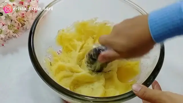 Cara Bikin Kue Lumpur Empuk dan Permukaan Tidak Berlubang, Tak Cukup dengan Saring Adonan
