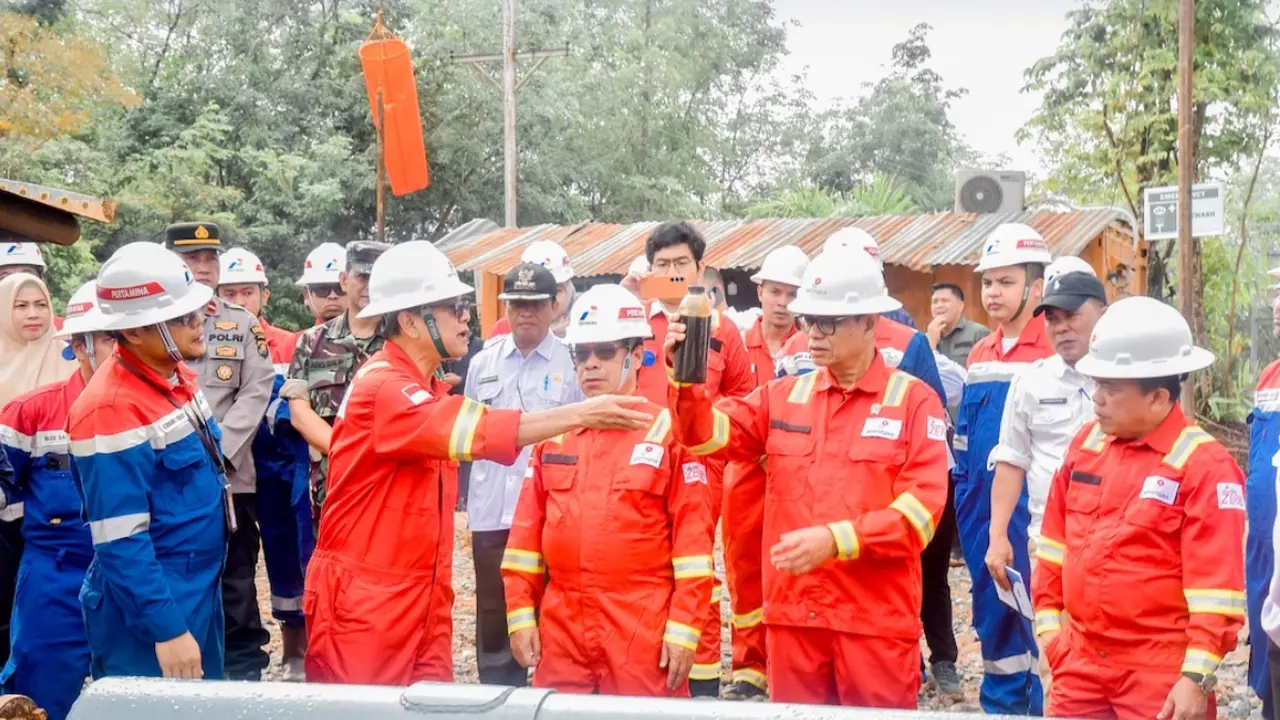 Wakil Menteri Energi dan Sumber Daya Mineral (ESDM) Yuliot mengunjungi Stasiun Pengumpul Minyak Tempino milik Pertamina EP di Jambi, Rabu (31/12/2025). Dok ESDM
