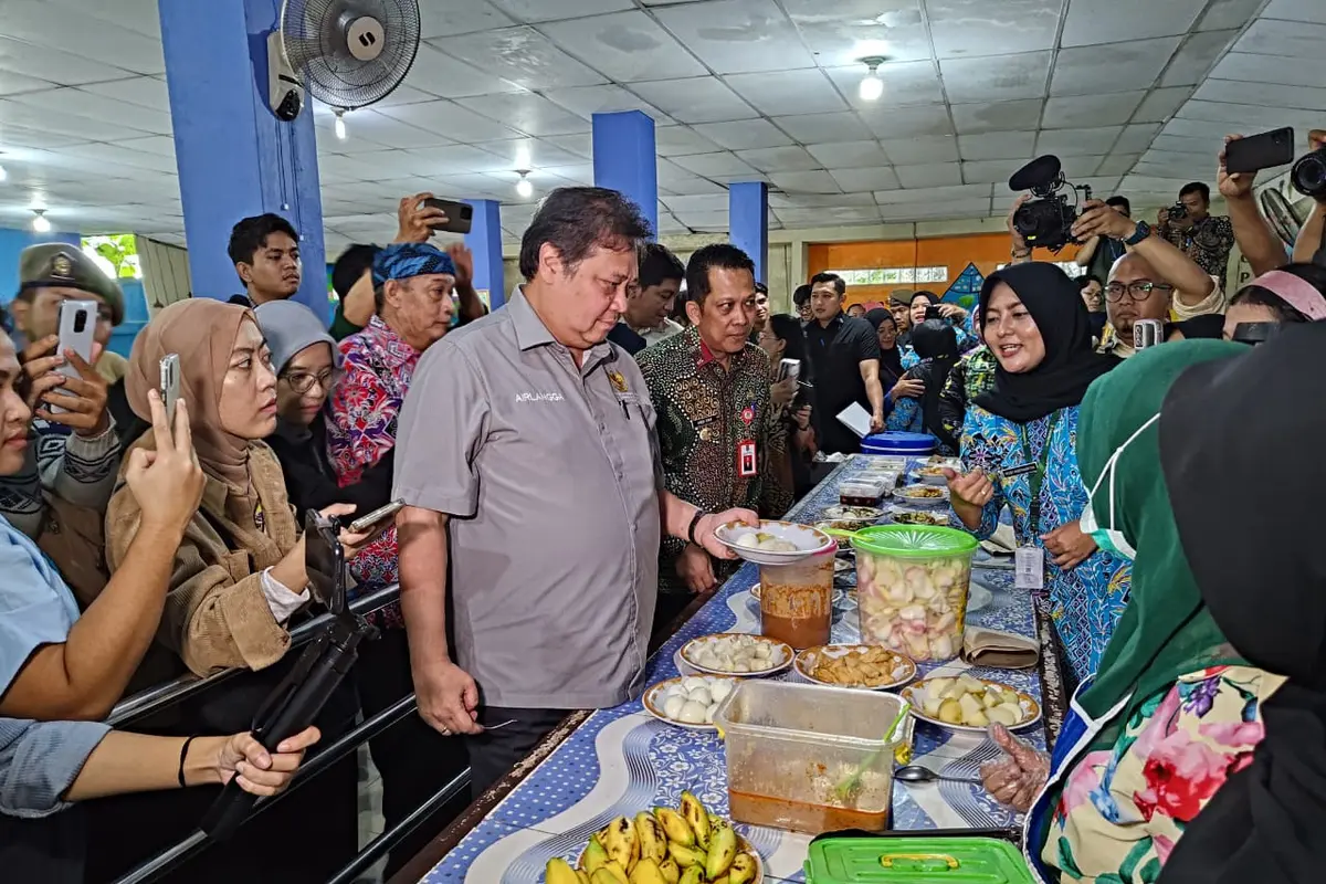 Airlangga Hartarto Hadiri Simulasi Makan Siang Gratis di SMP Negeri di Kabupaten Tangerang