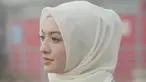 Raline Shah memang sering mendapatkan peran wanita berhijab saat bermain film. Salah satu film yang menuntutny pakai hijab yakni Surga yang Tak Dirindukan. Raline Shah terlihat begitu cantik dengan hijab yang dikenakan di kepalanya. (Liputan6.com/IG/ralineshah)