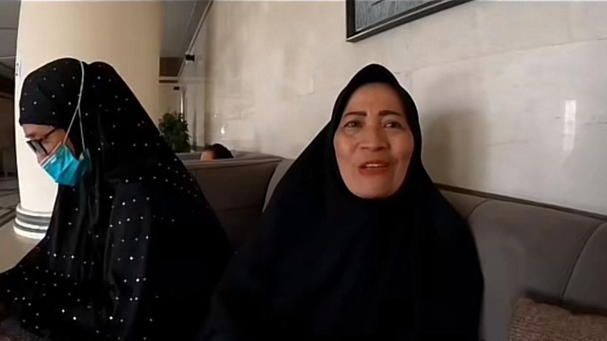 cerita-jemaah-haji-mualaf-sering-jahat-sama-binatang-di-makkah-mencium