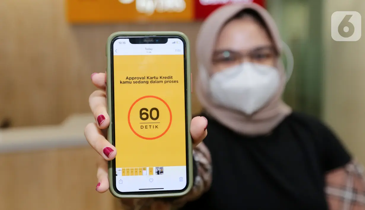 Model menunjukkan limit yang disetujui hanya dalam 60 detik pada peluncuran Kartu Kredit Digital digibank di perangkat handphone di Jakarta (16/09/2021). digibank by DBS menghadirkan Kartu Kredit Digital digibank sebagai kartu kredit digital pertama di Indonesia. (Liputan6.com/Fery Pradolo)