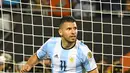 Penyerang Argentina, Sergio Aguero melakukan selebrasi usai mencetak gol kegawang Panama pada Copa America Centenario grup D di Chicago, Amerika Srikat, (11/6). Argentina menang besar atas Panama 5-0. (Mike DiNovo-USA TODAY Sports)