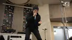 Aksi Anji saat peluncuran CD album resmi Asian Games 2018 yang berjudul 'Energy of Asia' di kawasan Jakarta, Kamis (19/7). Album 'Energy of Asia' berisikan 13 lagu. (Liputan6.com/Faizal Fanani)