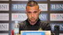 <p>Pemain Belgia berdarah Indonesia, Radja Nainggolan saat dikenalkan sebagai rekrutan baru Bhayangkara FC di ruang konferensi pers Stadion Utama Gelora Bung Karno (SUGBK), Senayan, Jakarta, Senin (04/12/2023). (Bola.com/Bagaskara Lauardi)</p>