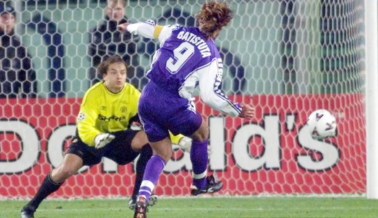 Mark Bosnich - Pemain yang berposisi sebagai kiper ini menjalani debut profesionalnya di Manchester United pada tahun 1990. Bosnich kemudian hengkang ke Aston Villa pada tahun 1992. Disana ia tampil apik sehingga membuat Setan Merah kembali merekrutnya pada 1999. (Foto:AFP/Gabriel Bouys)