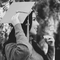 Kim Kardashian saat Lulus Program Studi Hukum di Usia 44 Tahun. [@kimkardashian]