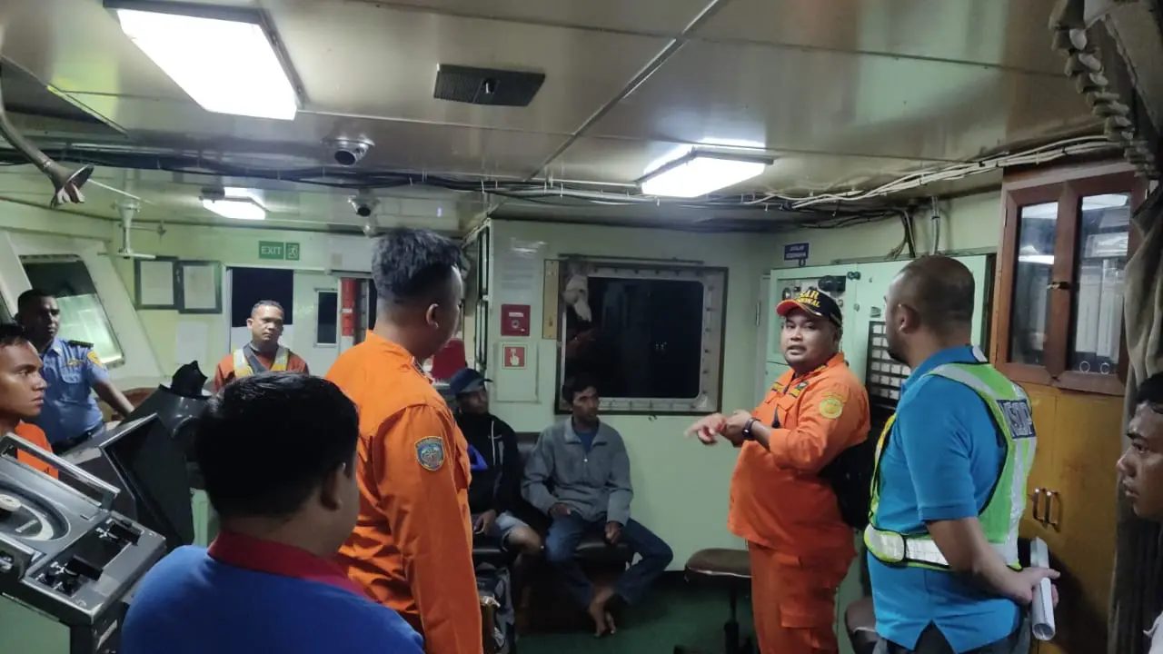 Basarnas Banjarmasin melakukan koordinasi terkait adanya penumpang KM Niki Sejahtera yang melompat dari kapal