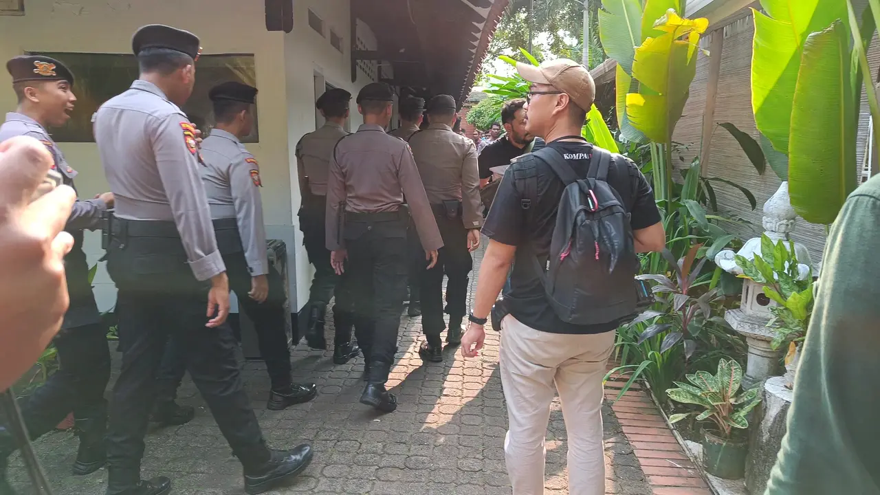 Acara diskusi yang diselenggarakan oleh Generasi Muda Partai Golkar atau GMPG diwarnai kericuhan.