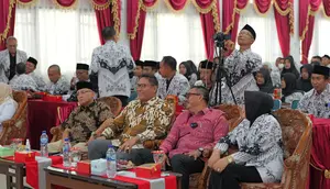 Bupati Grobogan Sumarni dan Ketua DPD Partai Gerindra Jawa Tengah Sudaryono pada acara seminar pendidikan di Gedung Riptaloka Kawasan Kantor Bupati Grobogan, Minggu (19 /5/2024). (Ist).