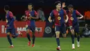 Pemain Barcelona, Pau Cubarsi merayakan golnya ke gawang Atletico Madrid dalam laga leg 1 semifinal Copa del Rey 2024/2025 di Estadi Olimpic Lluis Companys, Barcelona, Rabu (26/02/2025) dini hari WIB. (AP Photo/Joan Monfort)