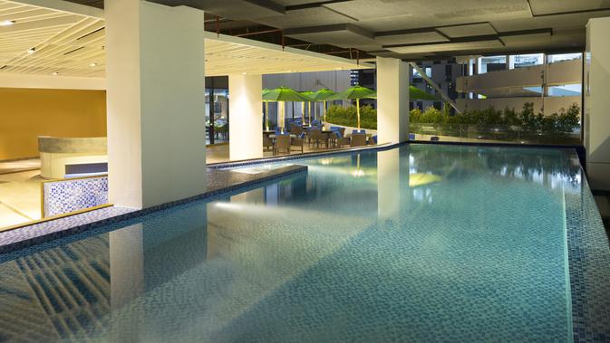 Splash, kolam renang di Aloft Hotel Jakarta. (dok. Aloft Hotel Jakarta)