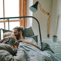 Pacaran bikin tiga zodiak ini lupa keluarga dan teman. (Sumber foto: unsplash.com)