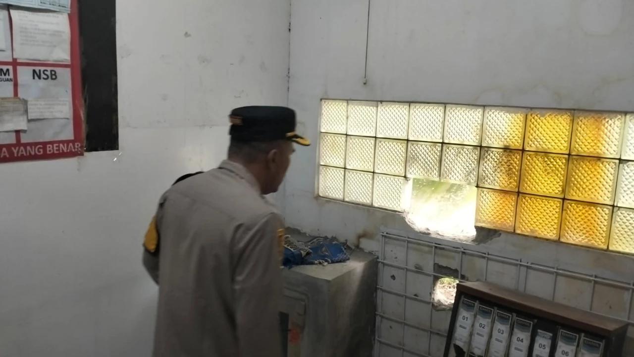 Pelaku Misterius Jebol Tembok Minimarket di Buahbatu, Curi Rokok Jadi Sasaran