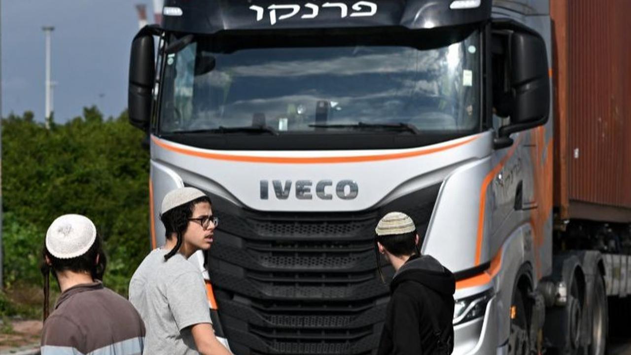 Dov Lior mengajak warga Israel untuk melakukan aksi blokir dan melanggar Sabat, hari istirahat dalam Yudaisme. <br>(Foto: REUTERS / Dylan Martinez)<br>