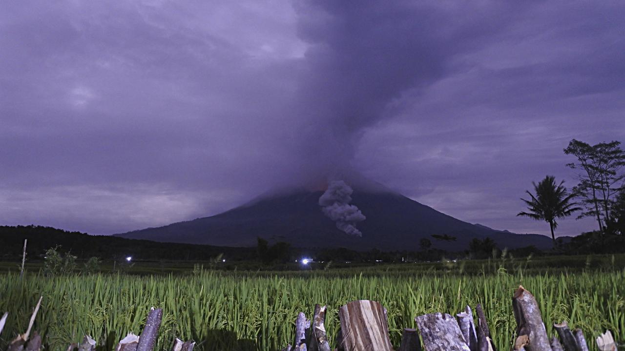 Penampakan Erupsi Gunung Semeru