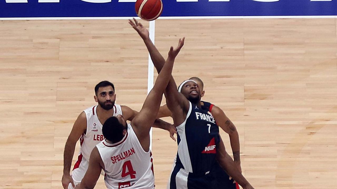 FOTO: Laga Seru Lebanon Vs Prancis Berakhir dengan Kemenangan Pertama Les Bleus di FIBA World Cup 2023