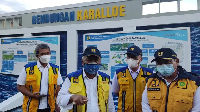 Menteri PUPR Basuki Hadimuljono mengunjungi Bendungan Karalloe (Liputan6.com/Fauzan)