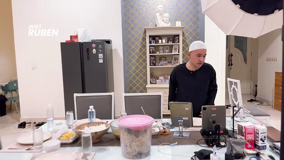 10 Potret Ruang Makan di Rumah Ruben Onsu saat Sahur, Modern dan Elegan