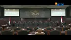 Mahkamah Konstitusi memperbolehkan pernikahan antar-rekan satu kantor karena tidak bertentangan dengan konstitusi.