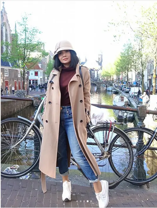 Penyanyi Yuni Shara baru saja menjalani liburan di Belanda. Beberapa potret dibagikan oleh perempuan 45 tahun ini.Beberapa foto dibagikan, kakak Krisdayanti ini melalui Instagram. (Instagram/yunishara36)