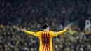Pemain Barcelona, Lionel Messi, saat tampil melawan Valencia pada laga La Liga Spanyol di Stadion Mestalla, Spanyol, Sabtu (5/12/2015). Barcelona ditahan imbang 1-1. (EPA/Kai Foersterling)