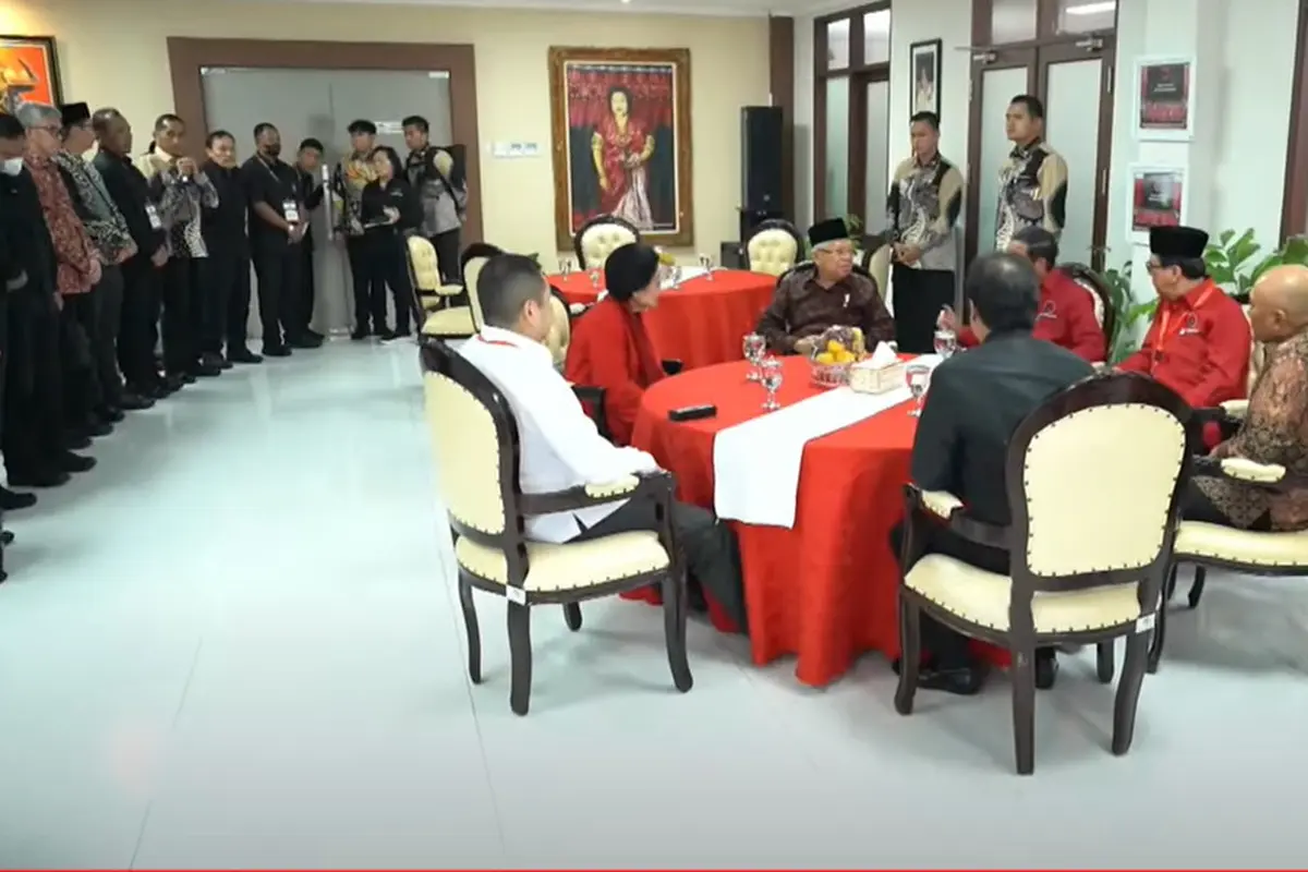 Ma'ruf Amin dan Teten Masduki pun diundang duduk di meja bundar bersama Ketua Umum PDIP Megawati Soekarnoputri.