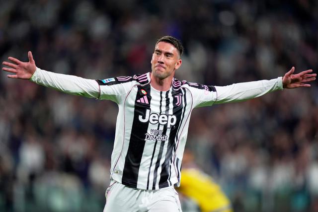 Pesan Pjanic untuk Vlahovic: Bertahanlah di Turin