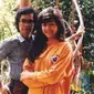 Yodas bersama Nike Ardila dalam salah satu sesi wawancara tahun 1990-an (Liputan6.com/dok.pribadi)