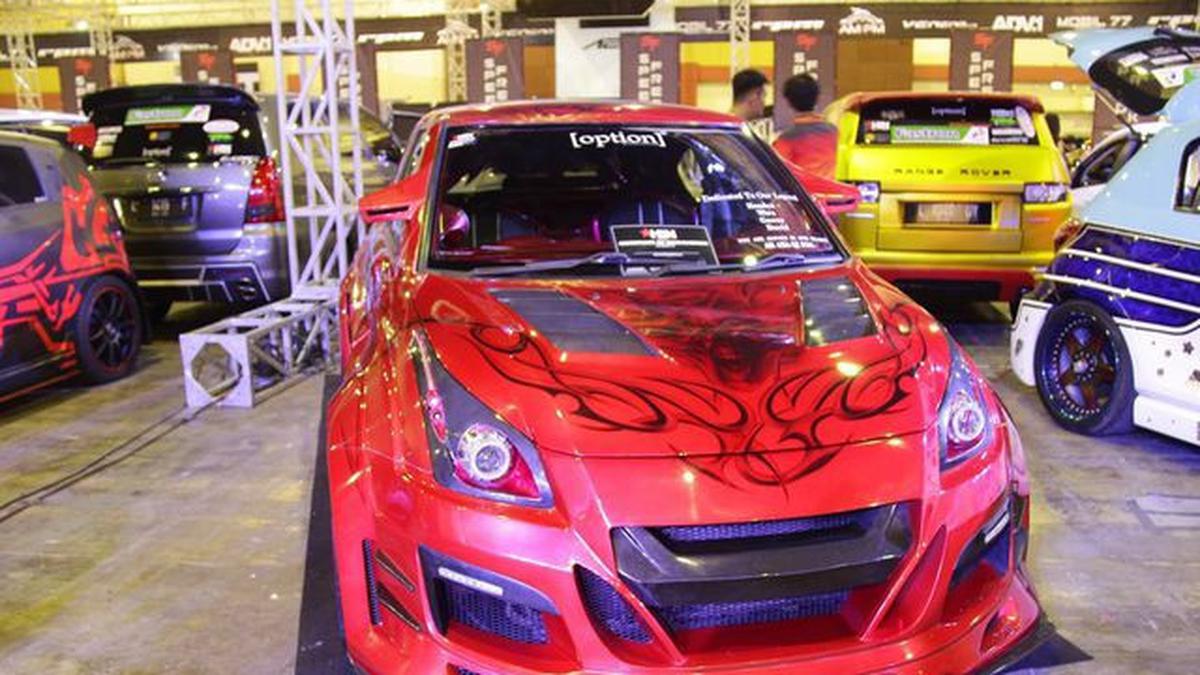 Mobil Modifikasi Istimewa di HIN Surabaya 2015 - 3 - Galeri Otosia.com