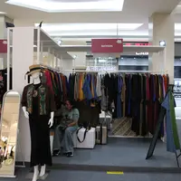 Batikeun hadirkan gaya daily wear dengan ragam siluet dan pilihan motif batik yang memikat. [Foto: Batikeun]