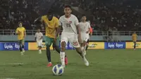 Pertandingan antara Timnas Indonesia U-16 melawan Australia di babak semifinal Piaala AFF U-16 2024 di Stadion Manahan, Solo, Senin (1/7) malam.(Liputan6.com/Fajar Abrori)