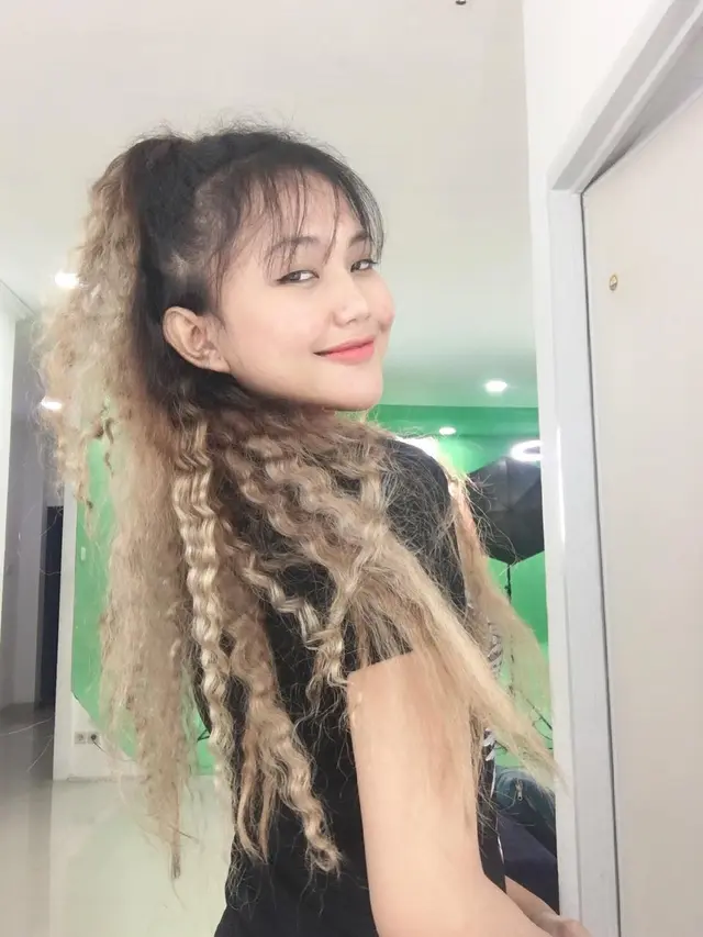 Asti Maudi (https://www.instagram.com/p/CB0DQ6zgGrh/)