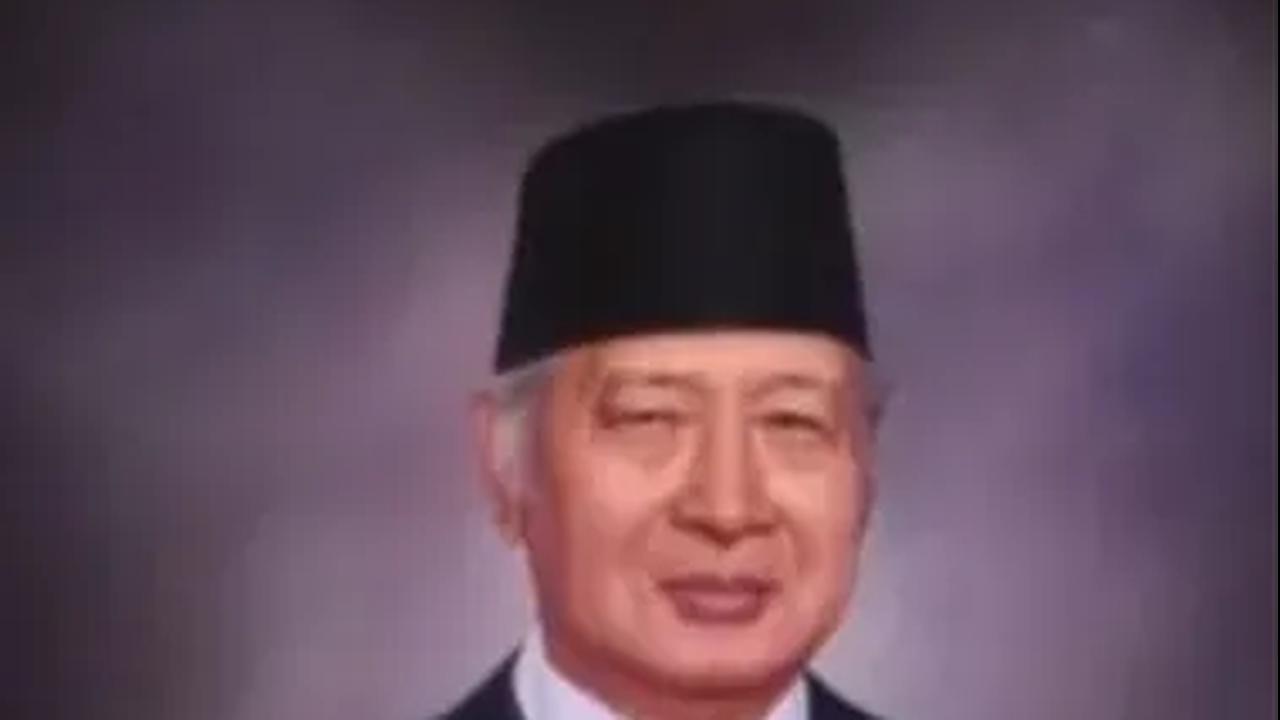 Pelaku cukup licin karena beberapa kali lolos dari pemeriksaan Bea dan Cukai. Caranya, dia menelan tablet yang membuay dia muntah-muntah.