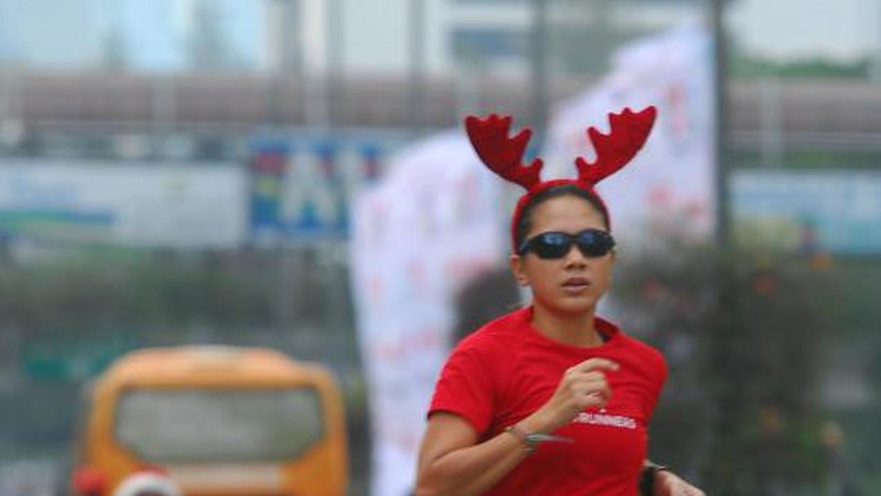 Sambut damai Natal dengan lari pagi bertopi 'Santa Claus'